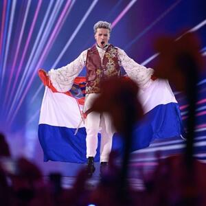 Najemotivniji trenutak sa Evrovizije: Bejbi Lazanja je ne pušta iz zagrljaja u toku proglašenja pobednika