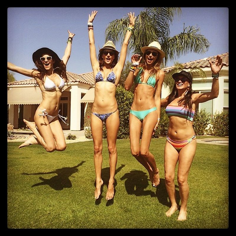 Alesandra Ambrosio sa prijateljicama, foto: Instagram