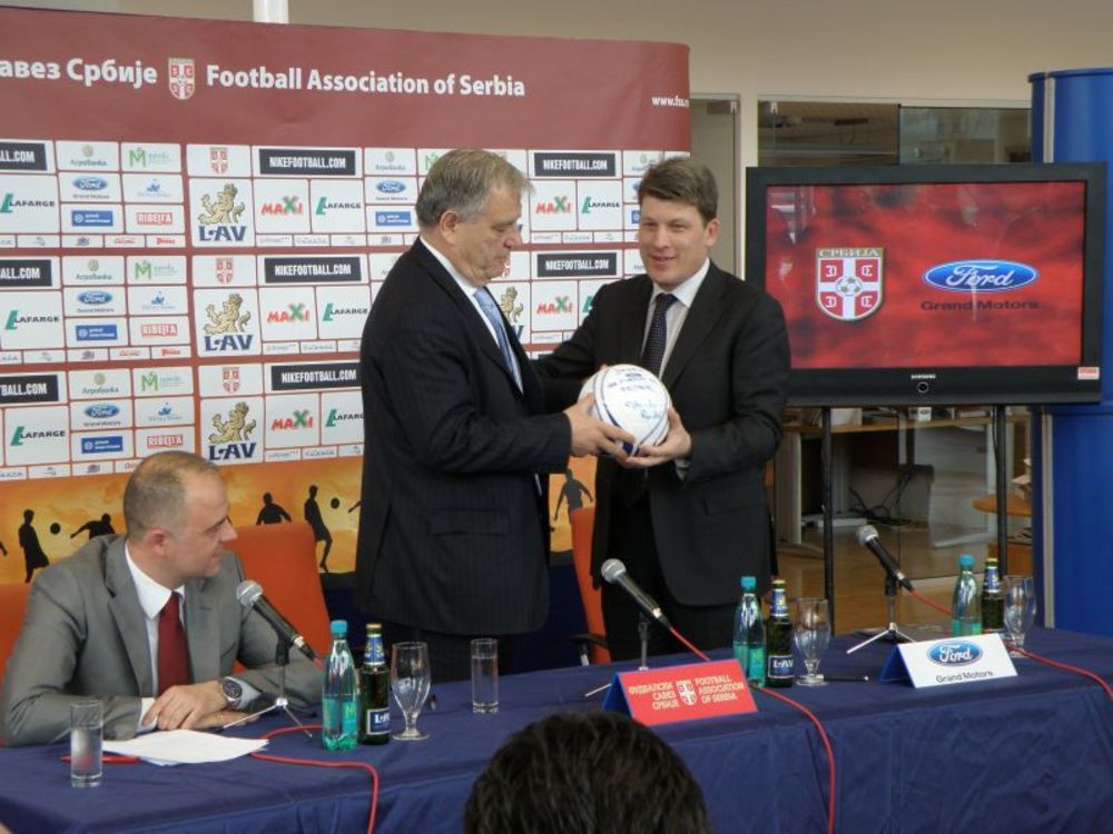 Generalni uvoznik poznatih automobila nastavlja sponzorsku saradnju s nacionalnom fudbalskom asocijacijom
