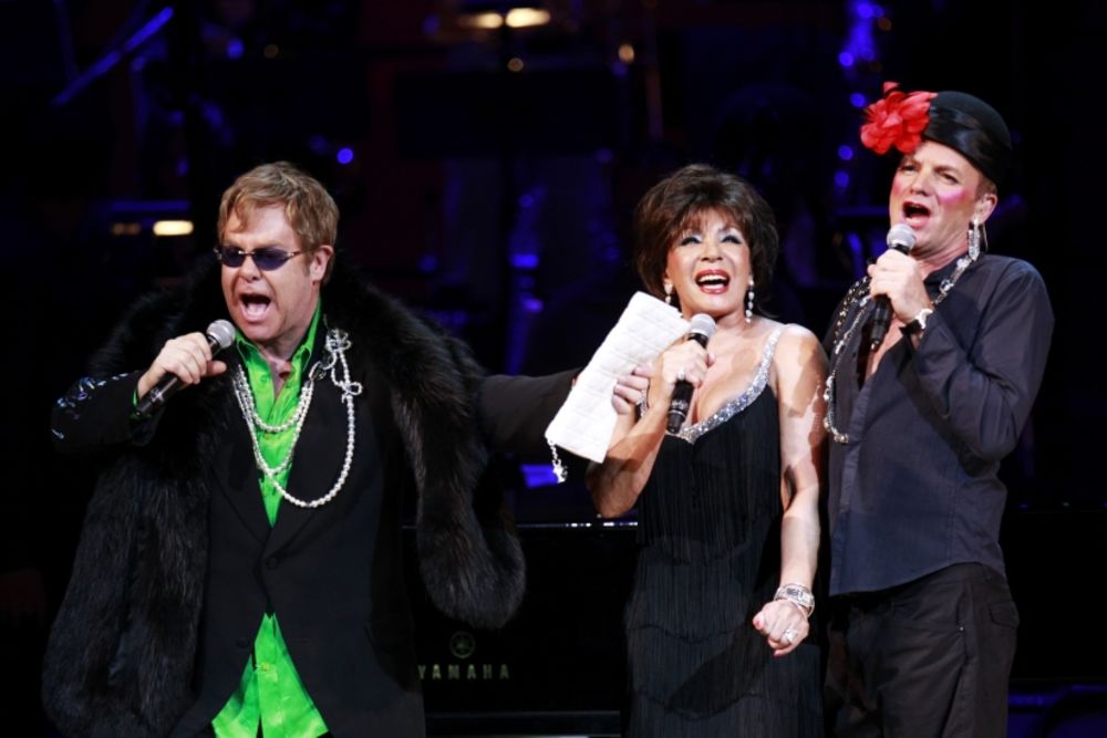 Velike svetske zvezde - Elton Džon, Sting, Debi Hari, Lejdi Gaga, Širli Bejzi i Brus Springstin nastupili su zajedno u Carnegie Hallu na proslavi 21. godišnjice od osnivanja fondacije Rainforest.