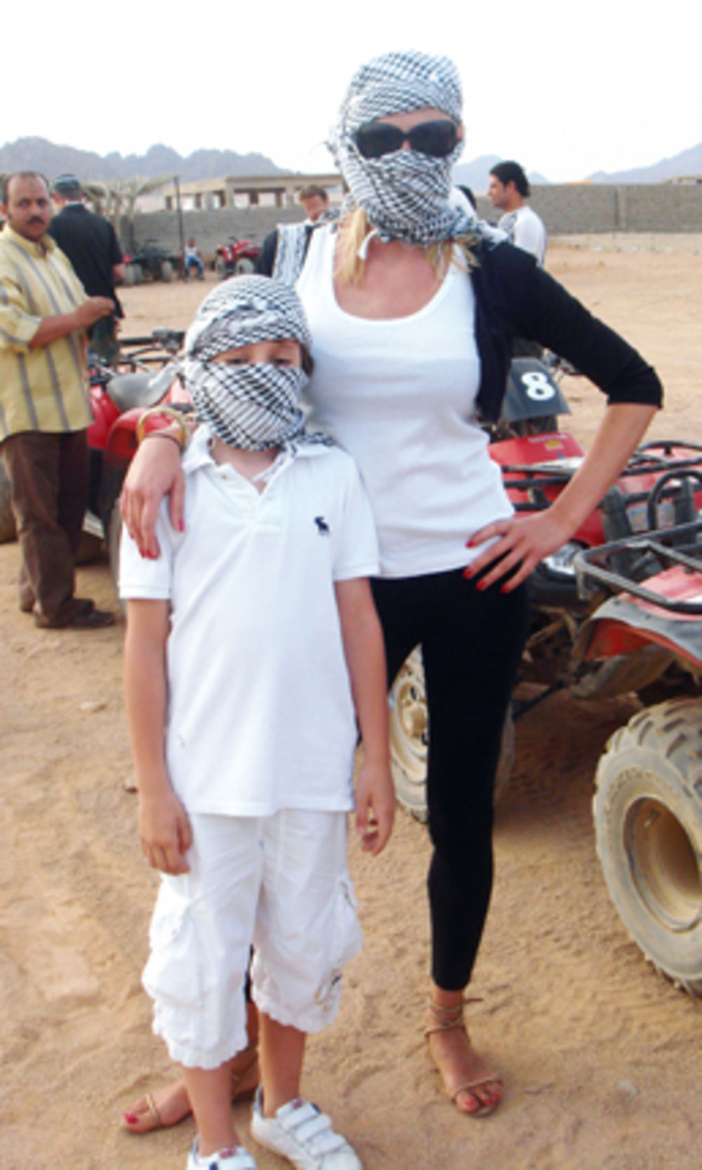 Televizijska voditeljka Sandra Drašković (28) provela je deset dana uživajući u Egiptu sa svojim sedmogodišnjim sinom Lukom.