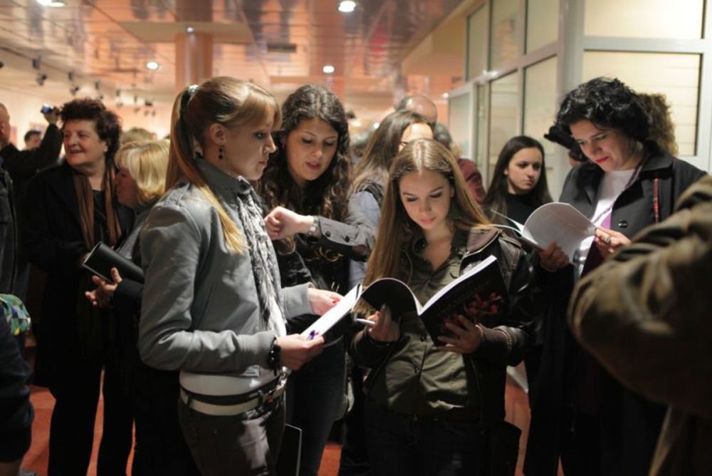 Povodom desetogodišnjice postojanja muzičkog sastava Emir Kusturica & No Smoking Orchestra protekle nedelje je banjalučkoj LTC galeriji otvorena je izložba fotografija Dragana Teodorovića Zeke