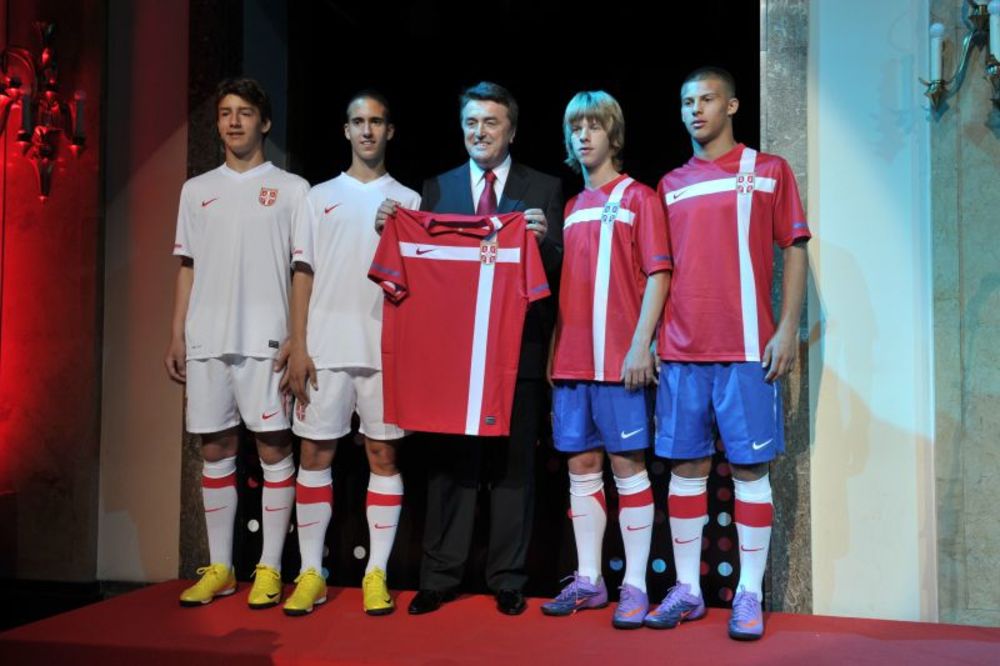 Uz Marš na Drinu u Skupštini grada promovisan domaći dres fudbalske reprezentacije Srbije