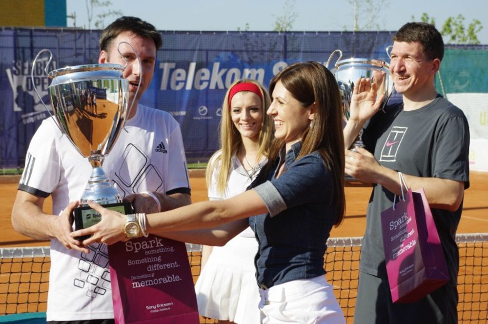 Na teniskom turniru Telekom Srbija Medija Open koji je već drugu godinu za redom organizovao Telekom Srbija u susret predstojećem ATP turniru u Beogradu, nakon neizvesnih i uzbudljivih mečeva predstavnika vodećih televizija i štampanih i drugih medija u ulozi
