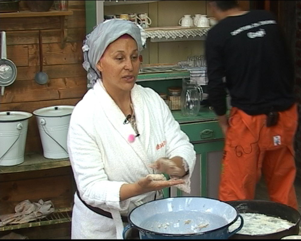 Ponedeljak je određen za gazdin odlazak na pijacu. Ove nedelje Nemanja je nosio figurice od gline koje su farmeri pravili prošle nedelje da trampi za hranu i namirnice. Tokom boravka na pijaci jedan gospodin mu je dobacio da se bolje ponaša prema Mileni i da b