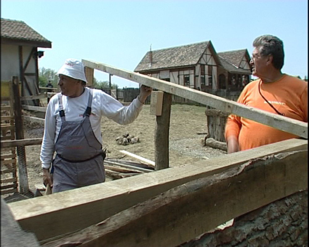 Ponedeljak je određen za gazdin odlazak na pijacu. Ove nedelje Nemanja je nosio figurice od gline koje su farmeri pravili prošle nedelje da trampi za hranu i namirnice. Tokom boravka na pijaci jedan gospodin mu je dobacio da se bolje ponaša prema Mileni i da b