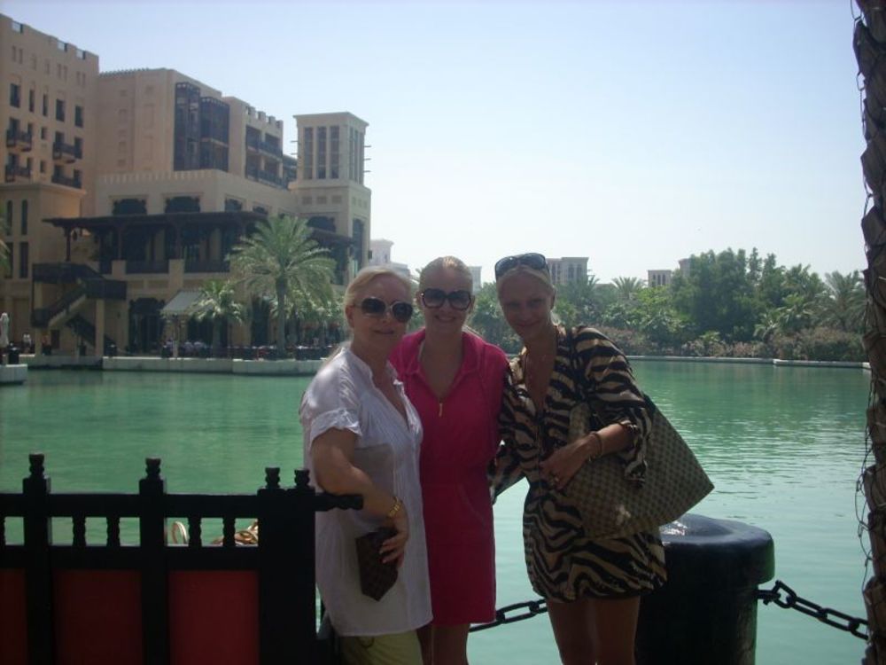 Pevačica Ilda Šaulić nezaboravno se provela u društvu mame Gordane, sestre Sanele i sestrića Luke u u Dubaiju, gde je uživala na peščanim plažama, ali i obilasku prestižnog hotela Burj Al Arab