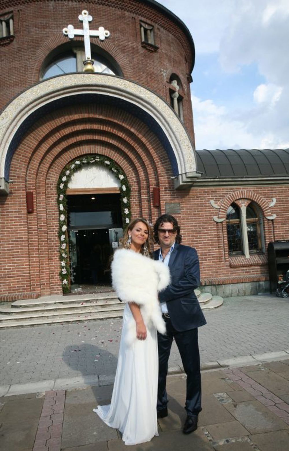 Jedan od najpopularnijh folk pevača Aca Lukas juče se oženio sa Sonjom Šašić, bivšom suprugom pevača Željka Šašića