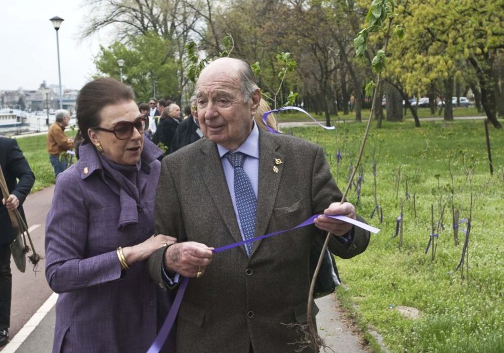 Njeno kraljevsko visočanstvo kneginja Barbara od Lihtenštajna primila je posebno priznaje Zlatni Beočug 2009 u ime evropskih kraljevskih porodica za podršku projektu Srbija - zemlja jorgovana