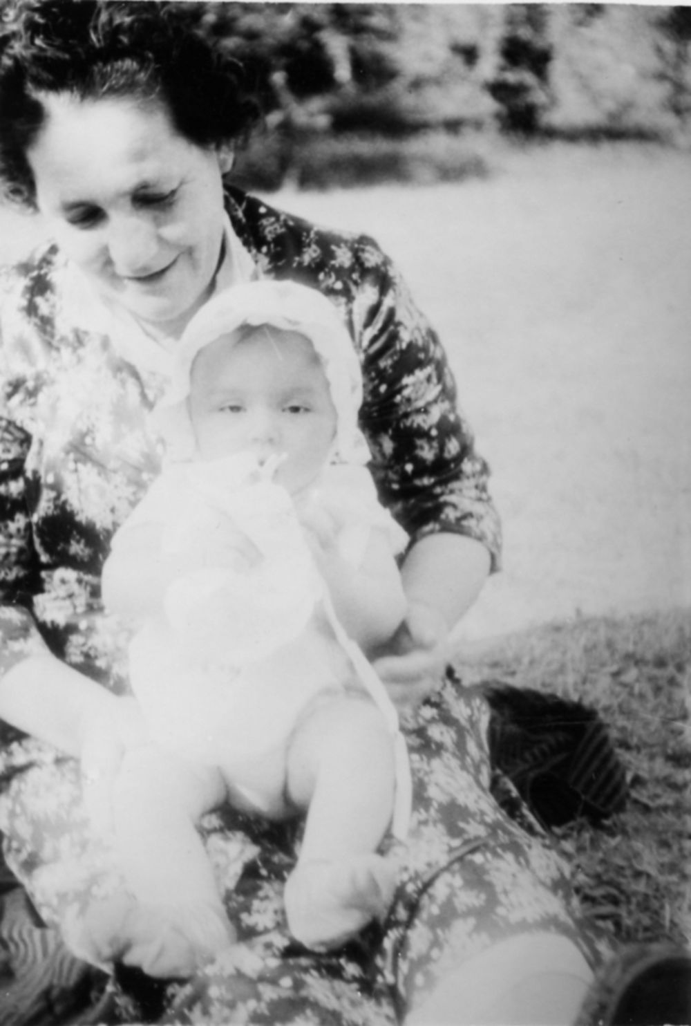 Anabela Đogani kao beba u naručju svoje bake