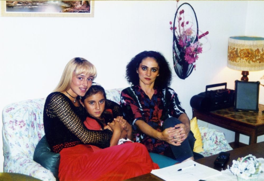 Anabela Đogani sa majkom Jadrankom i polusestrom Romanelom