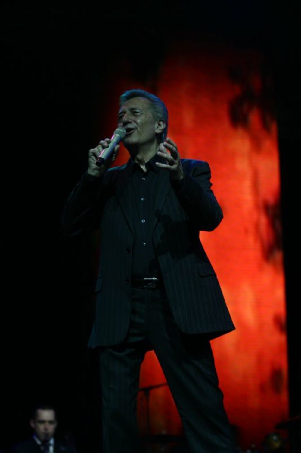 Povodom Dana žena pevač Miroslav Ilić održao je spektakularan koncert u Zagrebu, a podršku iz publike su mu pružili supruga Gordana, ćerka Marija i zet Dragan Šutanovac.