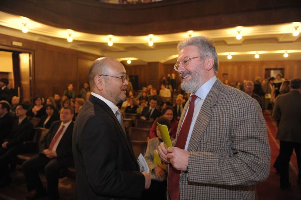 Pod pokroviteljstvom kompanije Japan Tobacco International i Ambasade Japana, a u organizaciji Centra lepih umetnosti Guarnerius, najčuveni japanski violončelista Mineo Hajaši nastupio je u sredu, 17. februara u prepunoj dvorani Kolarčeve zadužbine u pratnji U