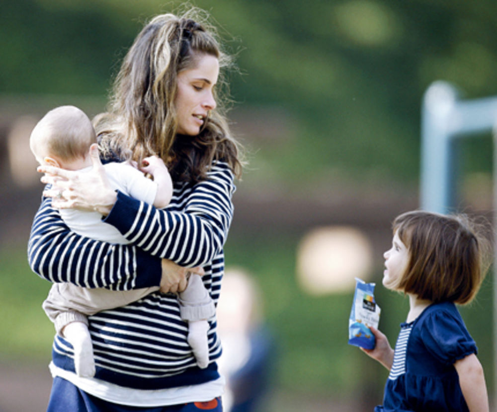 Popularna glumica Amanda Pit (38) provela je predivan dan u jednom parku na Beverli Hilsu igrajući se sa svojom dvoipogodišnjom ćerkicom Frensis.