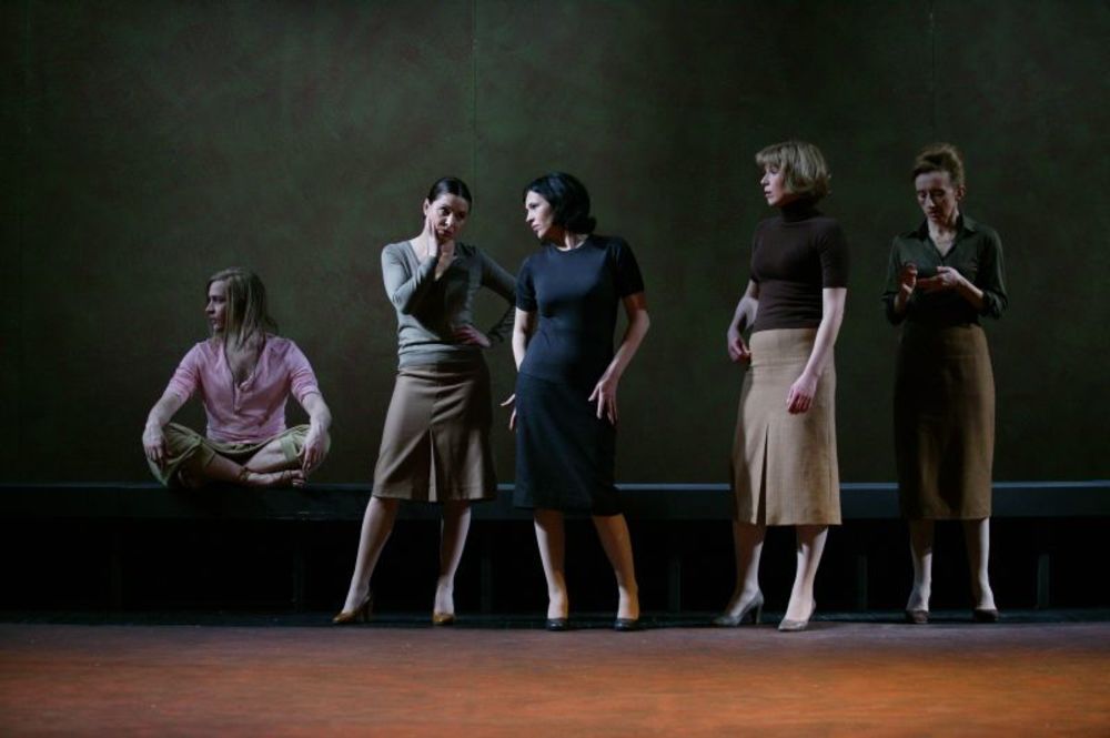 U Narodnom pozorištu u Beogradu u pripremi su Euripidove Bahanatkinje koje režira gost iz Stokholma, Stafan Valdemar Holm.