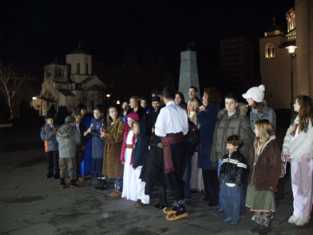 Povodom velikog hrišćanskog praznika, brojne poznate ličnosti, učesnici misionarske akcije Obnovimo sebe – podignimo Stupove snimili su spot za novu božićnu pesmu Zvezda se zasije.