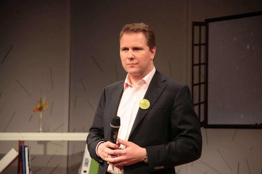 Kalendar 2010. okreni i kreni cele godine poziva na zaštitu životne sredine, nakon toga može biti ukrasni magnet, podmetač za čašu, simbol na zidu