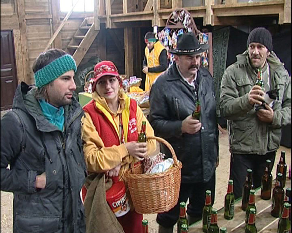 Posle posete pijaci, farmer su dan proveli uobičajeno – neki su se svađali, neki gunđali, neki pevali, a neki se mazili i češkali.