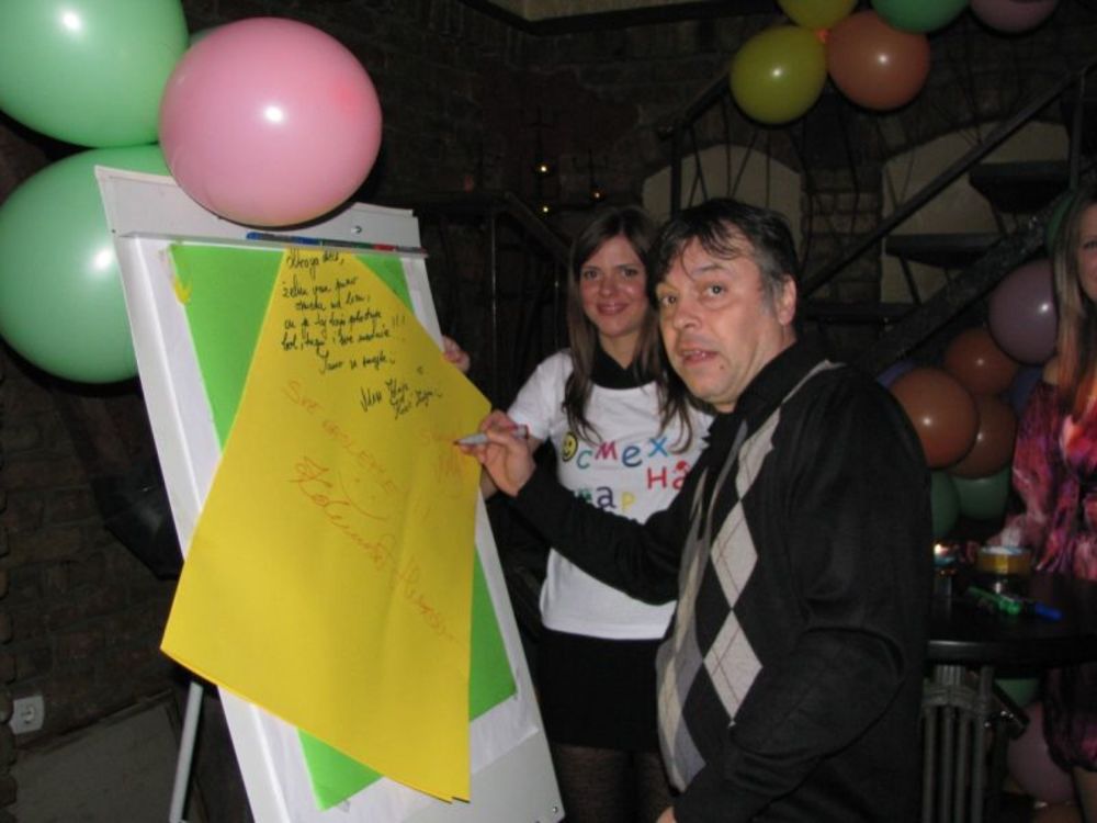 Brojne poznate ličnosti svojim prisustvom na koktelu u Lava baru podržali su akciju studentskog humanitarnog fonda Osmeh na dar