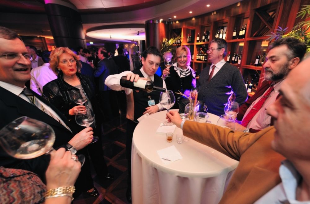 Kompanija Terra Divina predstavila je u restoranu Diva u hotelu Grand Casino autentična vina koja dolaze iz Istre, a na promociji su se uz svirku Gustafa zabavljale brojne poznate ličnosti