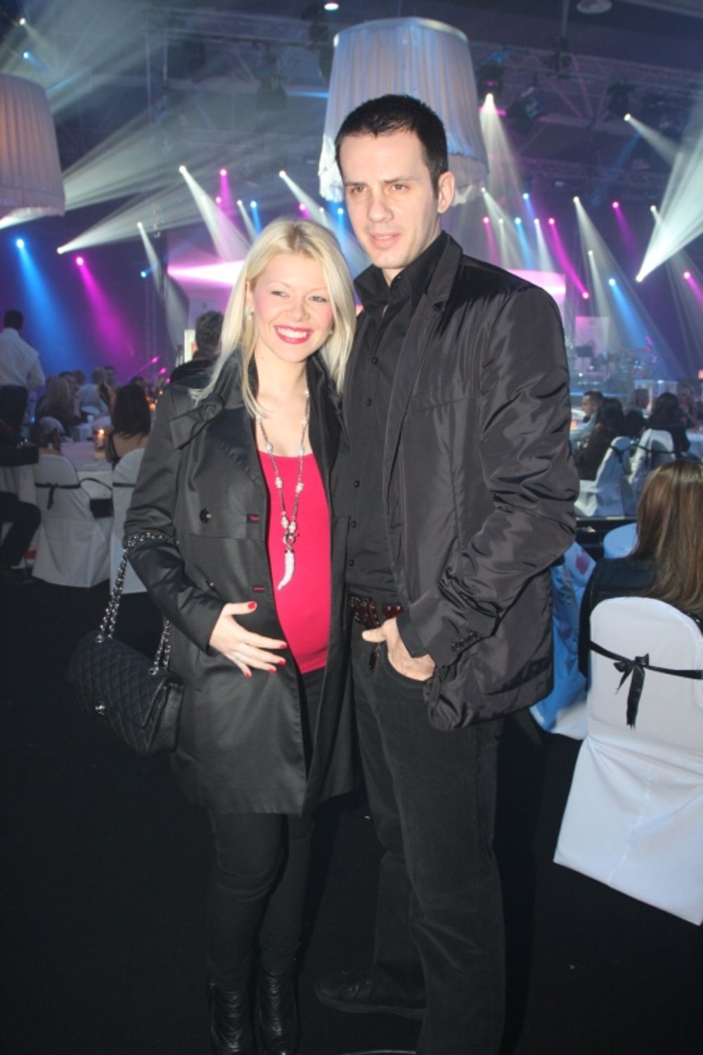 Pop pevač Željko Joksimović održao je u sredu devetog decembra u Expo centru glamuroznu koncertnu promociju povodom objavljivanja novog albuma Ljubavi