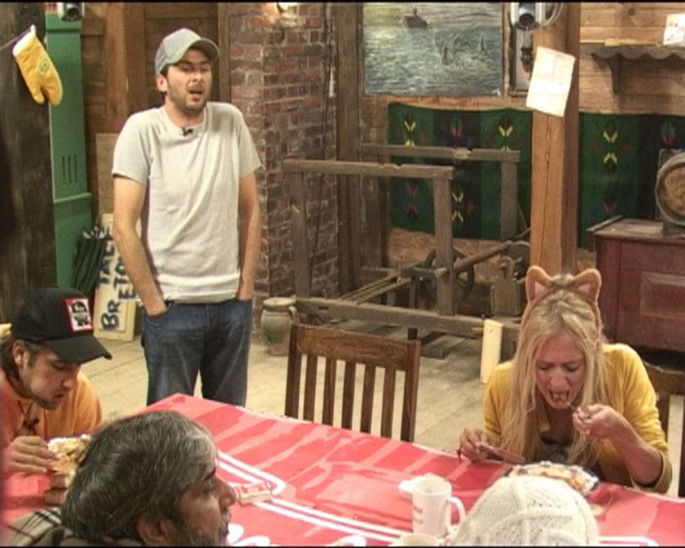 Folk pevačica Cakana saopštila je ukućanima da joj se sklanjaju sa puta zato što je loše volje