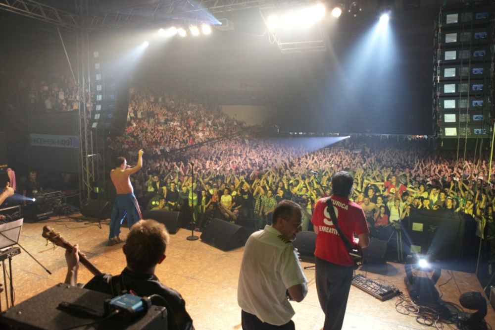 Emir Kusturica i No smoking orchestra nastupali su banjalučkoj dvorani Borik pre više od četiri hiljade ljudi.