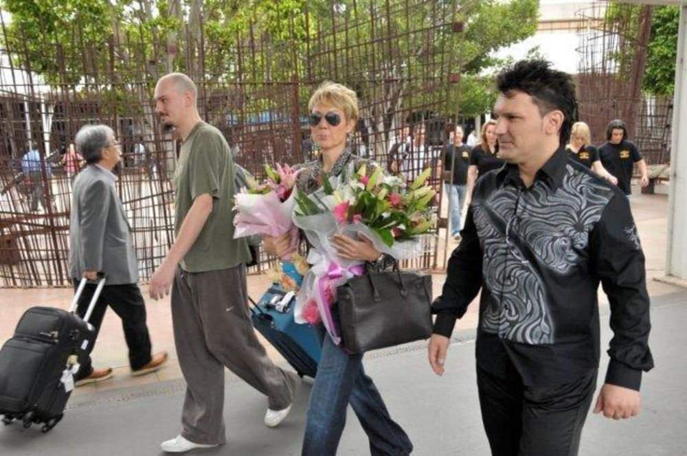 Muzička diva Lepa Brena prošle nedelje otputovala je u Sidnej, a fanovi su je dočekali na aerodromu, kao veliku svetsku zvezdu