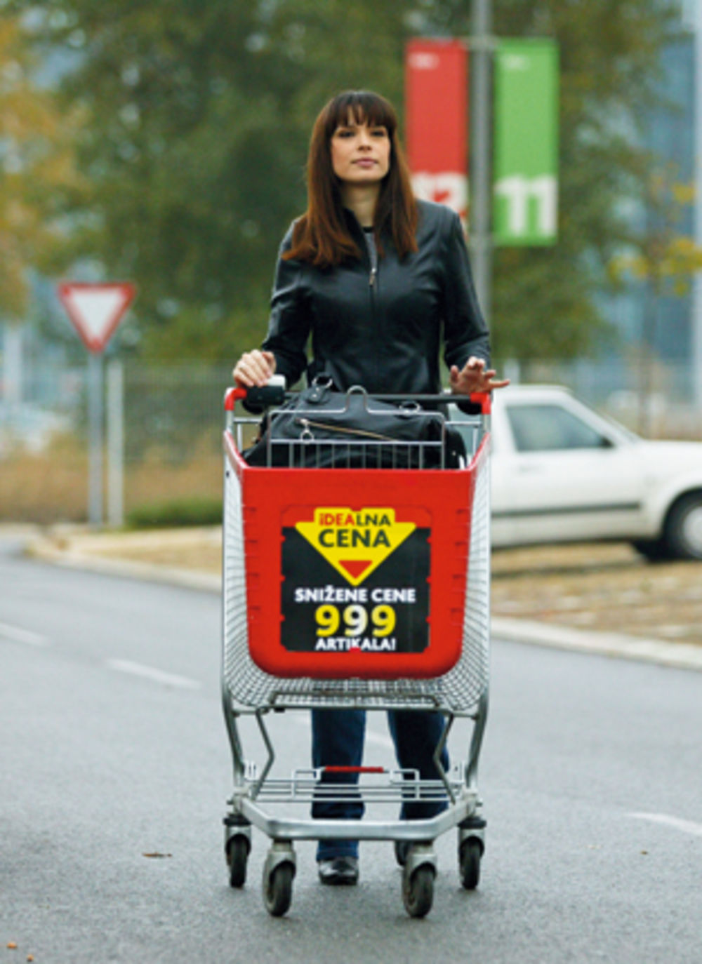 Pored mnogobrojnih obaveza koje podrazumevaju realizaciju centralnih informativnih emisija TV Fox, voditeljka Ana Mitić radni dan započinje kupovinom neophodnih namirnica