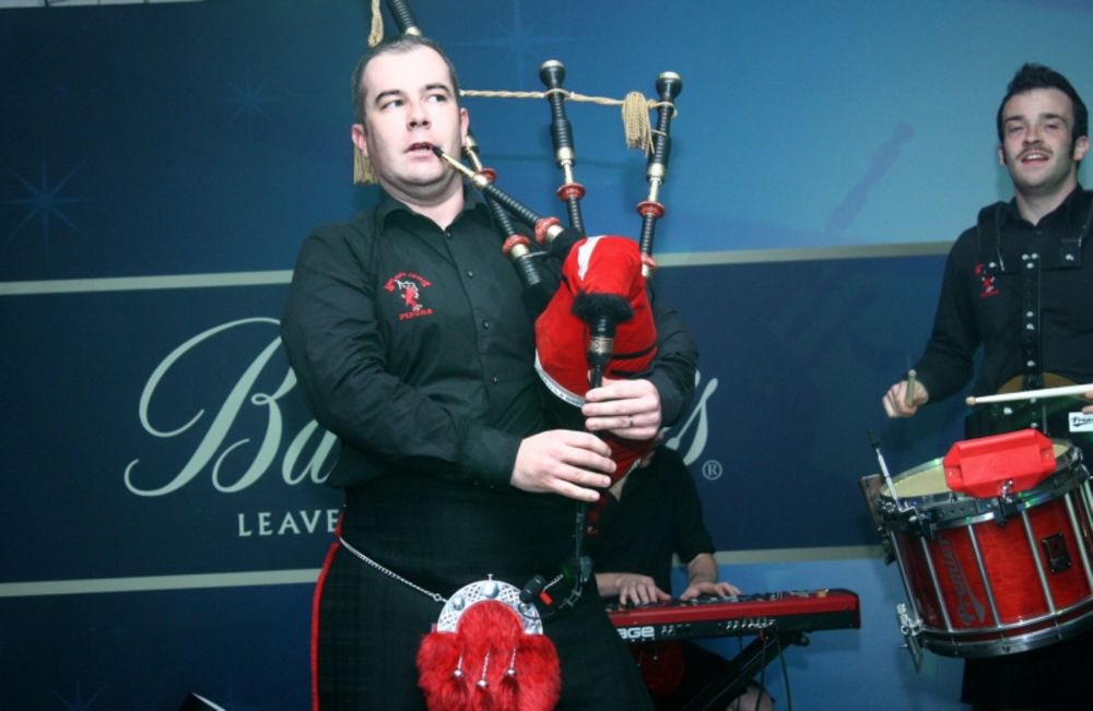 Kevin McDonald, frontmend benda Red Hot Chilli Pipers