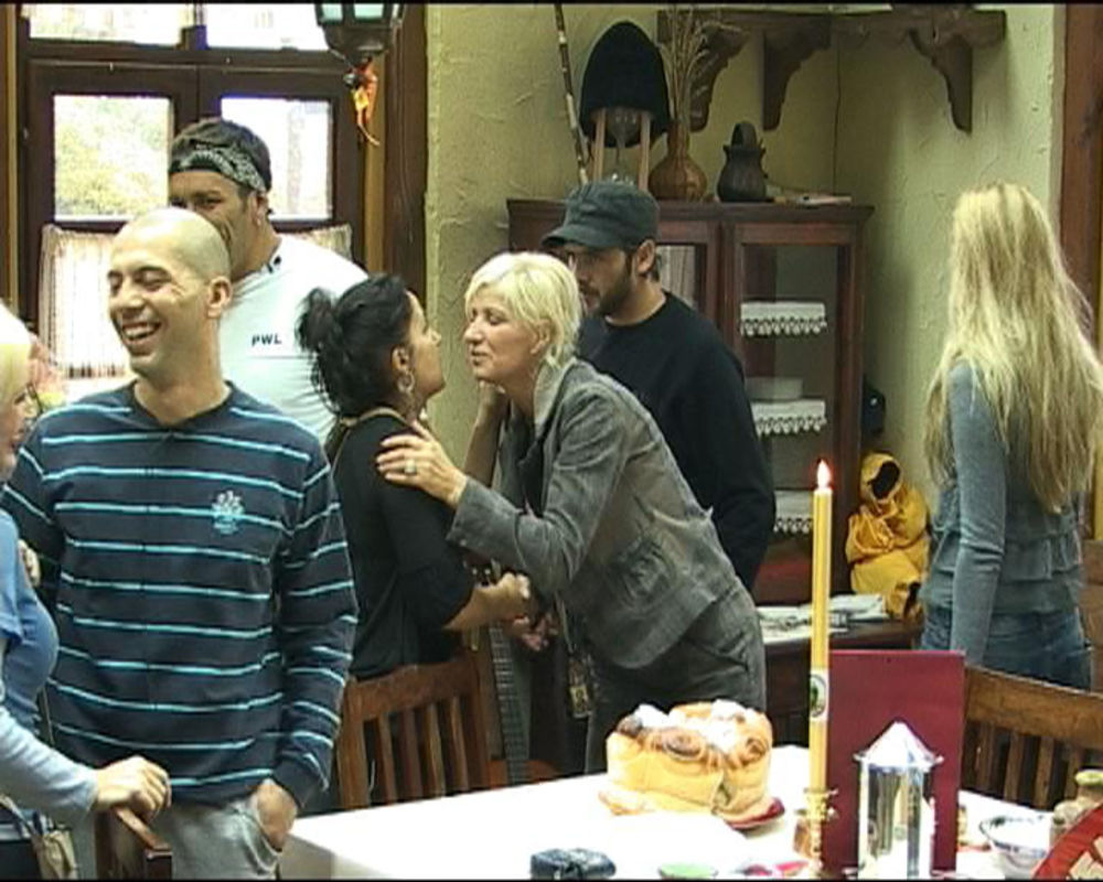 U duhu praznika domaćica Cakana zamolila je ukućane da se ne svađaju, a kasnije su se svi zajedno pripremali svoje uloge za špansku seriju.