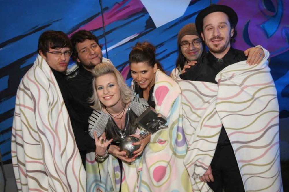 Bijonse je bila glavna pobednica večeri na dodeli MTV Europe Music Awards (EMA) 2009 u Berlinu. Svestrana pevačica, tekstopisac i producentkinja kući je odnela ukupno tri trofeja i to u kategorijama – Najbolji ženski izvođač, Najbolja pesma i Najbolji videospo
