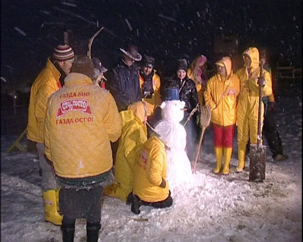 Na gazdinstvu u okolini Beograda farmeri su dobili pisma od svojih porodica koja su ih veoma potresla, pa su neki i zaplakali
