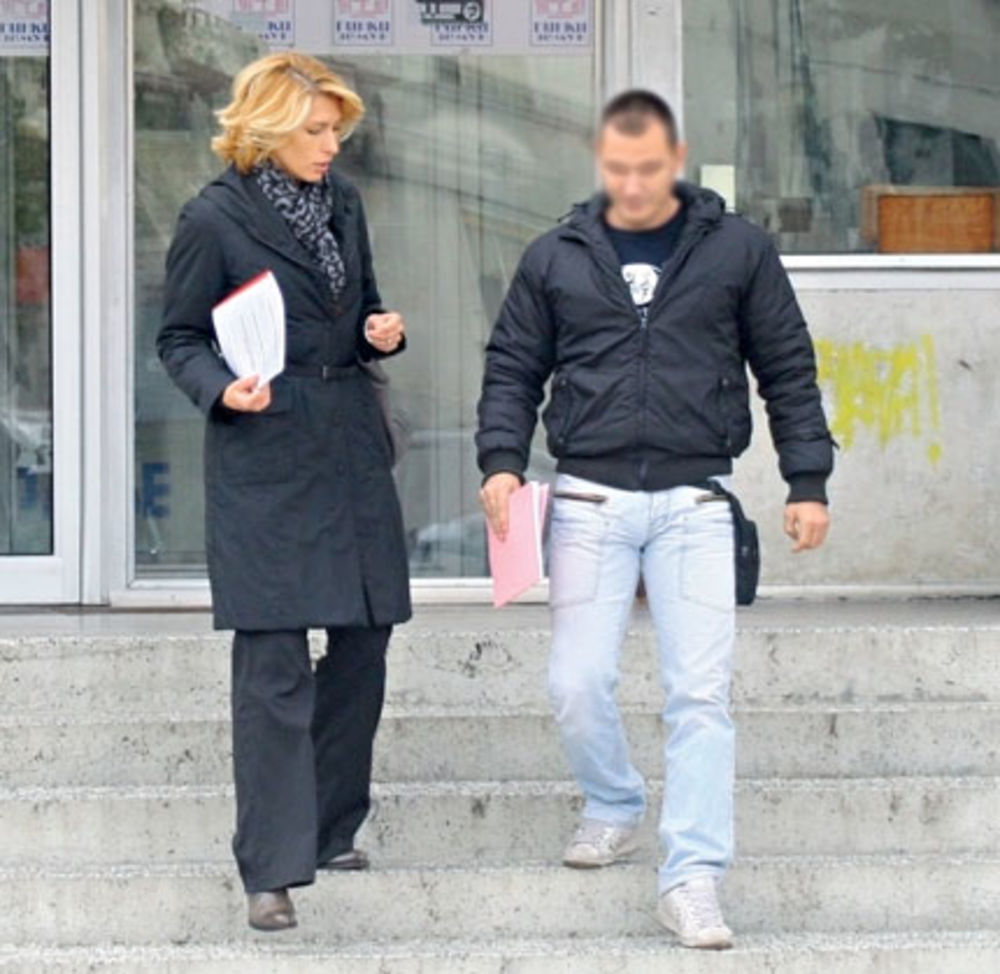 Pevačica Aleksandra Perović nedavno je zaplovila u potpuno novo poglavlje života. Prihvatila je poziv profesorke Vesne Ćilardžić da započne rad na Fakultetu za menadžment u sportu pri Alfa univerzitetu