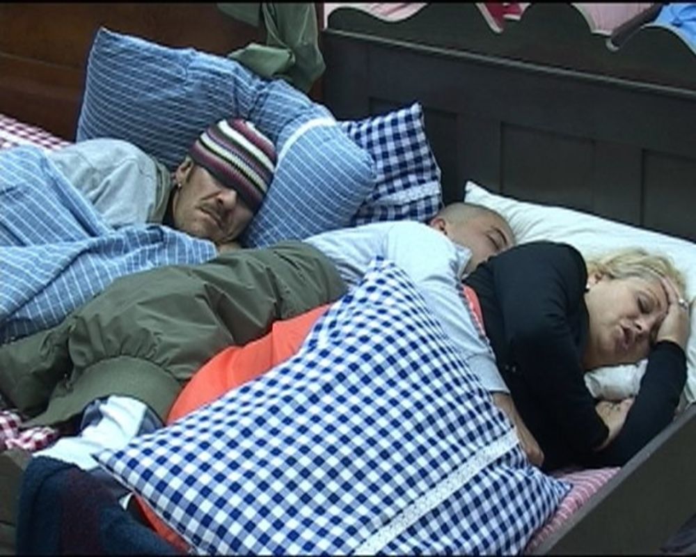 Iako je 25. dan na Farmi protekao bez većih sukoba, odnosi među pojedinim farmerima se pogoršavaju, što umor i hladnoća još više naglašavaju.