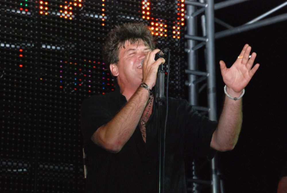 U klubu Miracle Lounge u Budvi, 20. avgusta koncert je održala jedna od najuspešnijih i najplodnijih grupa u bivšoj Jugoslaviji, Crvena jabuka