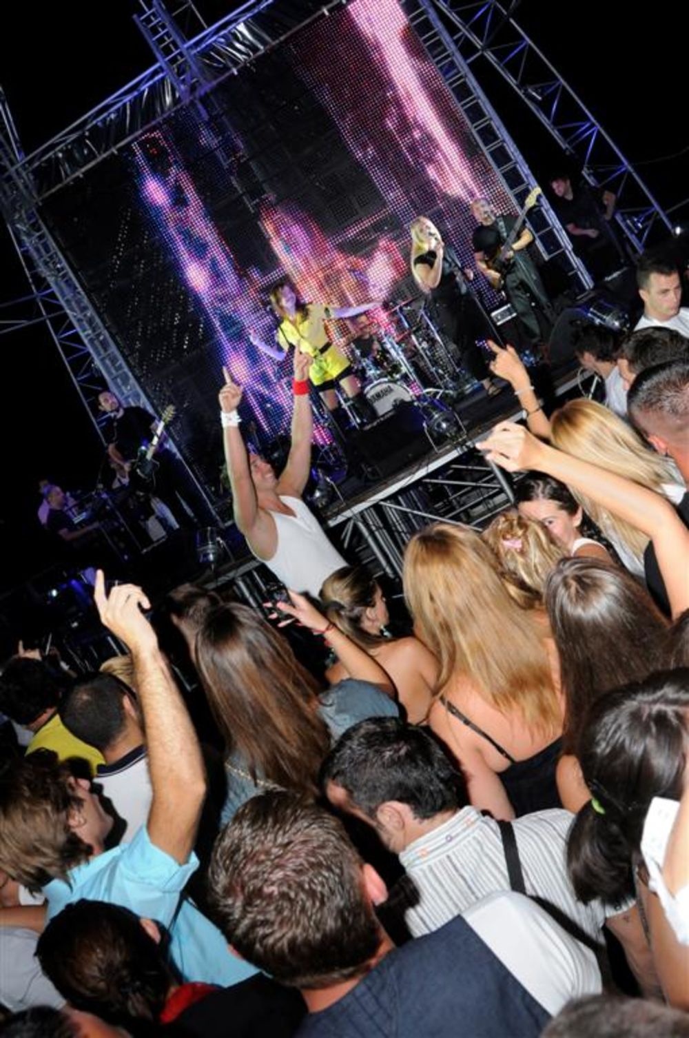 Severina Vučković održala je 12. avgusta koncert u klubu Miracle Lounge u Budvi, pred oko četiri hiljade ljudi