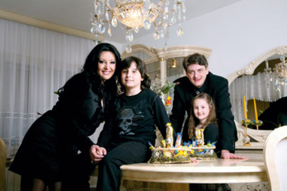 Dragana Mirković s porodicom