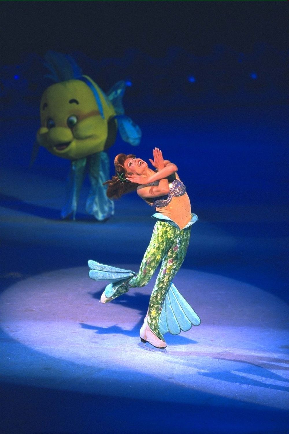 Kompanija Disney On Ice predstaviće se publici po prvi put na našim prostorima sa predstavom na ledu koja nosi naziv: Miki i Mini čudesno putovanje, i to u Beogradskoj areni četvrtog, petog i šestog decembra ove godine. Predstava će biti sinhronizovana na srps