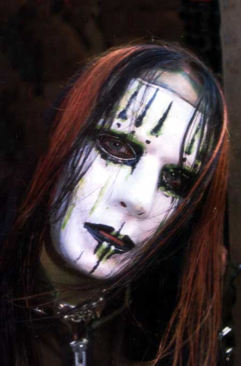Džoi Džordison, bubnjar benda Slipknot koji 17. juna gostuje u Beogradskoj areni izdao je seriju palica za bubnjeve sa svojim potpisom, a u boju za izradu znaka dodao je nekoliko kapi svoje krvi