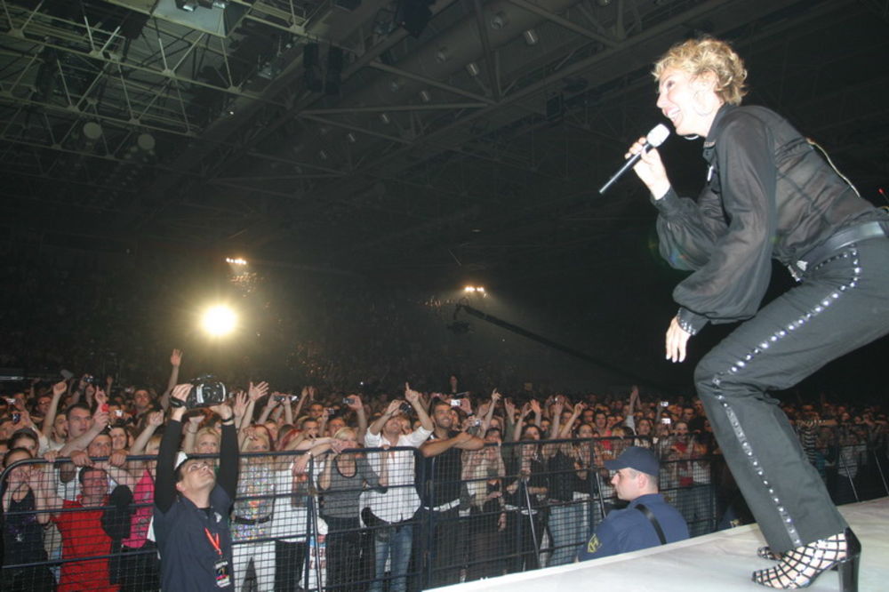 Nakon dvadeset godina pauze folk pevačica Lepa Brena održala je koncert u Sarajevu pred više desetina hiljada fanova