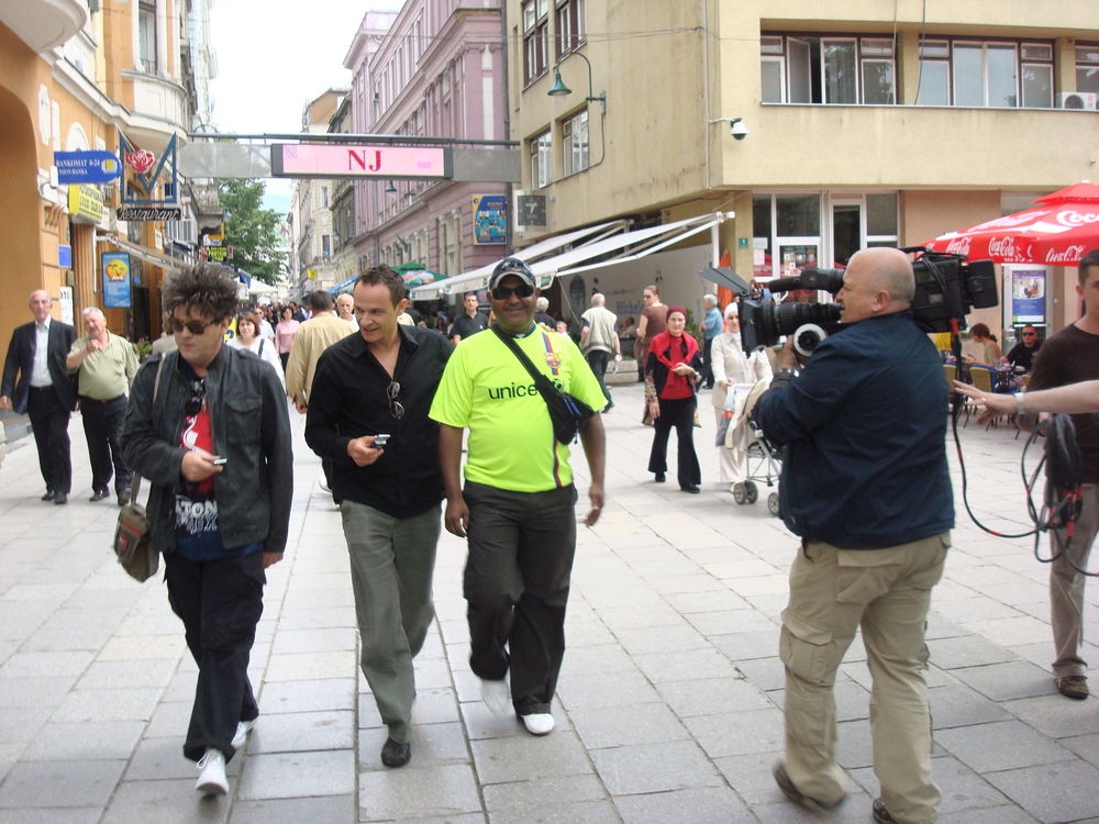 U Sarajevu su članovi grupe Crvena jabuka snimili spot za pesmu Jazz.ba koja je u Bosni i Hercegovini već postala hit