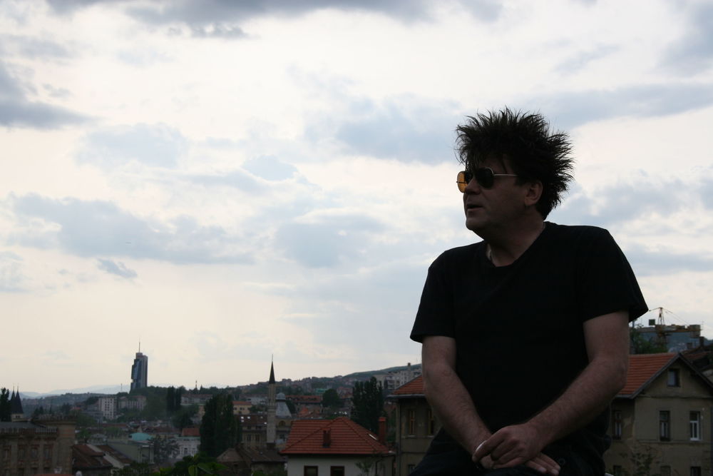 U Sarajevu su članovi grupe Crvena jabuka snimili spot za pesmu Jazz.ba koja je u Bosni i Hercegovini već postala hit