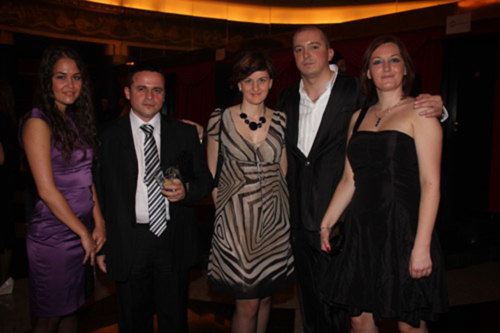 U Pozorištu na Terazijama, 13. aprila 2009. prvi put su dodeljena priznanja Story Awards koje magazin Story dodeljuje javnim ličnostima u devet kategorija. Dodeli je prisustvovao veliki broj poznatih, kao i poslovnih partnera kompanije Adria Media Serbia. Pogl