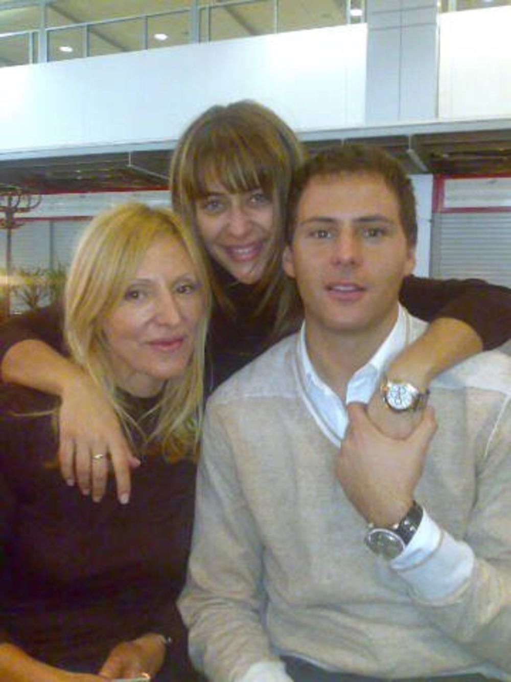 Ana Nikolić sa mamom i bratom