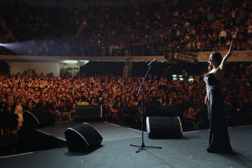 Drugi koncert folk dive Svetlane – Cece Ražnatović u skopskoj hali Boris Trajkovski  učinio je sinoć ovu pevačicu rekorderkom na makedonskom tlu, gde niko pre nje nije napunio tako veliki prostor dva dana zaredom