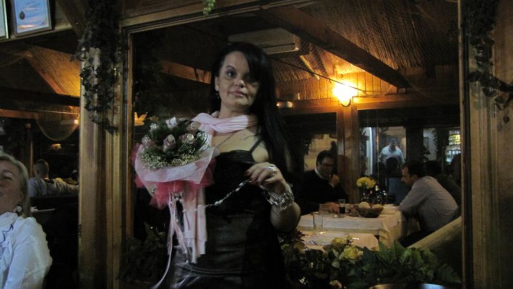 Poznati astrolog Sanja Colja udala se tokom vikenda za svog trinaest godina mlađeg dečka i takmičara u Zvezdama Granda Bojana Petrovića