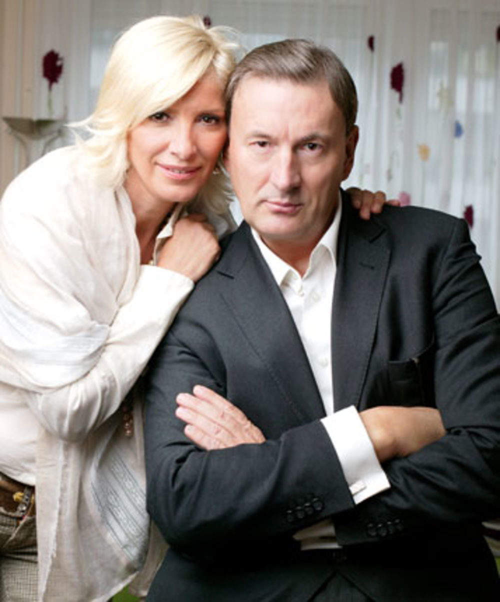 Folk pevačica Dragica Radosavljević Cakana i njen suprug Nebojša Negić otkrivaju kojim su se estetskim tretmanima podvrgli kako bi ublažili tragove godina na svojim licima