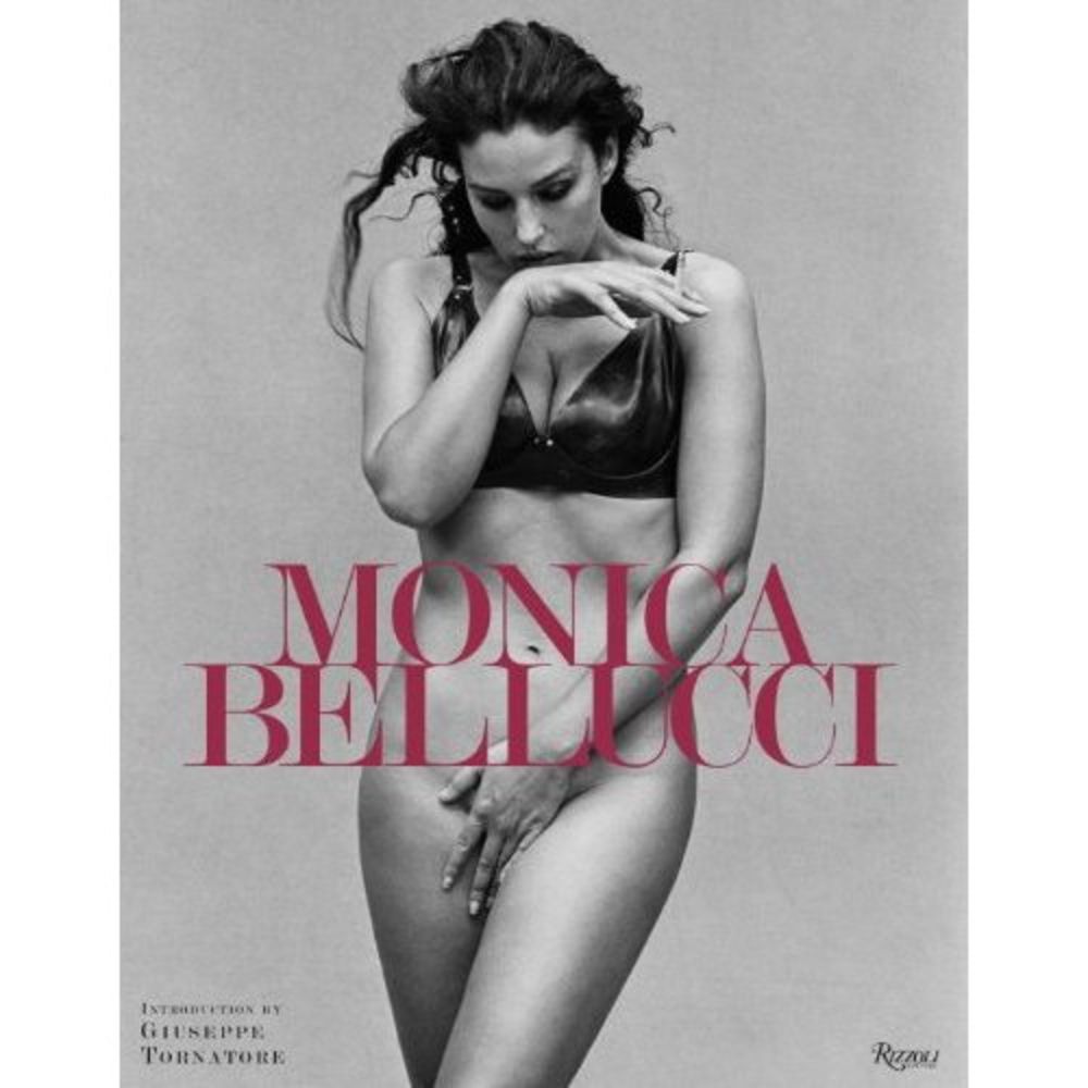 Proslavljena filmska lepotica Monika Beluči još jednom je pozirala naga za magazin Vanity fair, ali ovoga puta sa ćerkicom Leoni