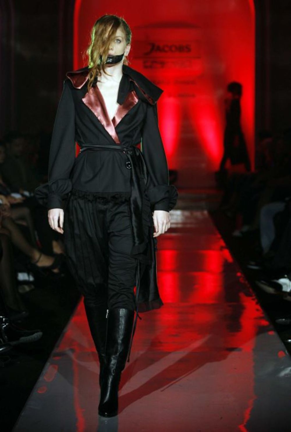 Modna dizajnerka Dragana Došen prikazala je 12. oktobra u domu Garde na Jacobs Fashion Selectionu kolekciju inspirisanu francuskim novim talasom, koji karakterišu klasične forme